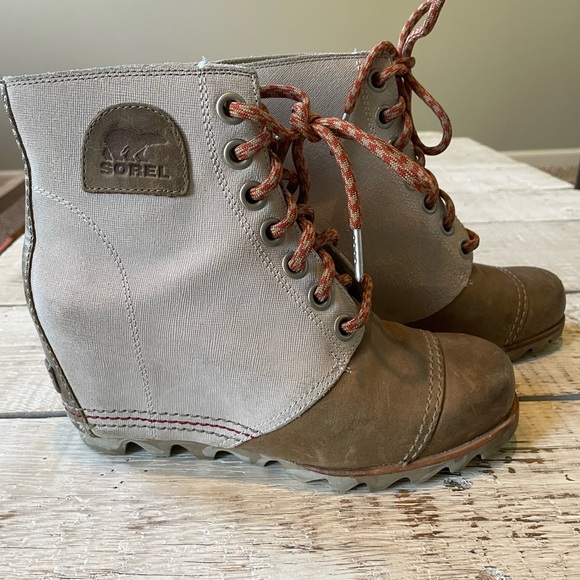 Sorel 1964 Premium Canvas Wedge FOSSIL-SANGUINE SOREL's iconic 1964 Premium boot - Picture 3 of 10